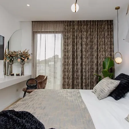 Front Maal, Private & Parking Apartment *